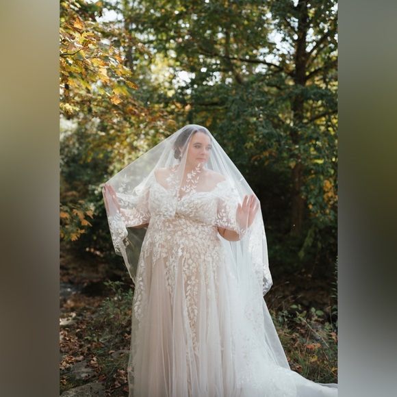 Wedding Veil - Ivory Lace Leaf /Vine Embroidered Veil with Blusher, Handmade - Picture 9 of 9